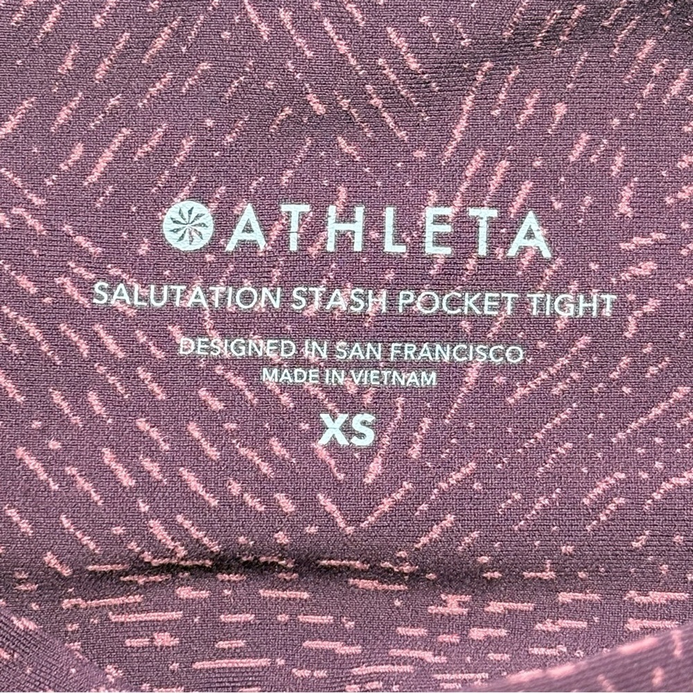 Athleta Salutation Stash Pocket Rainwater Tight Size XS Burgundy Printed - Picture 10 of 13